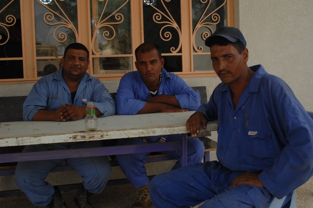 U.S. troops work with Iraqi police