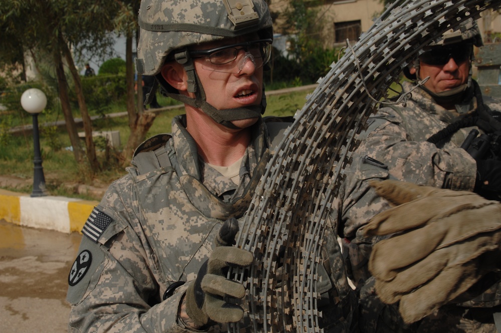 U.S. troops work with Iraqi police