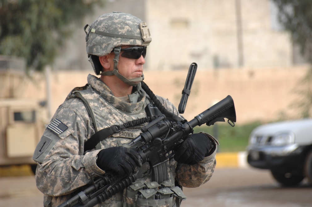 U.S. troops work with Iraqi police