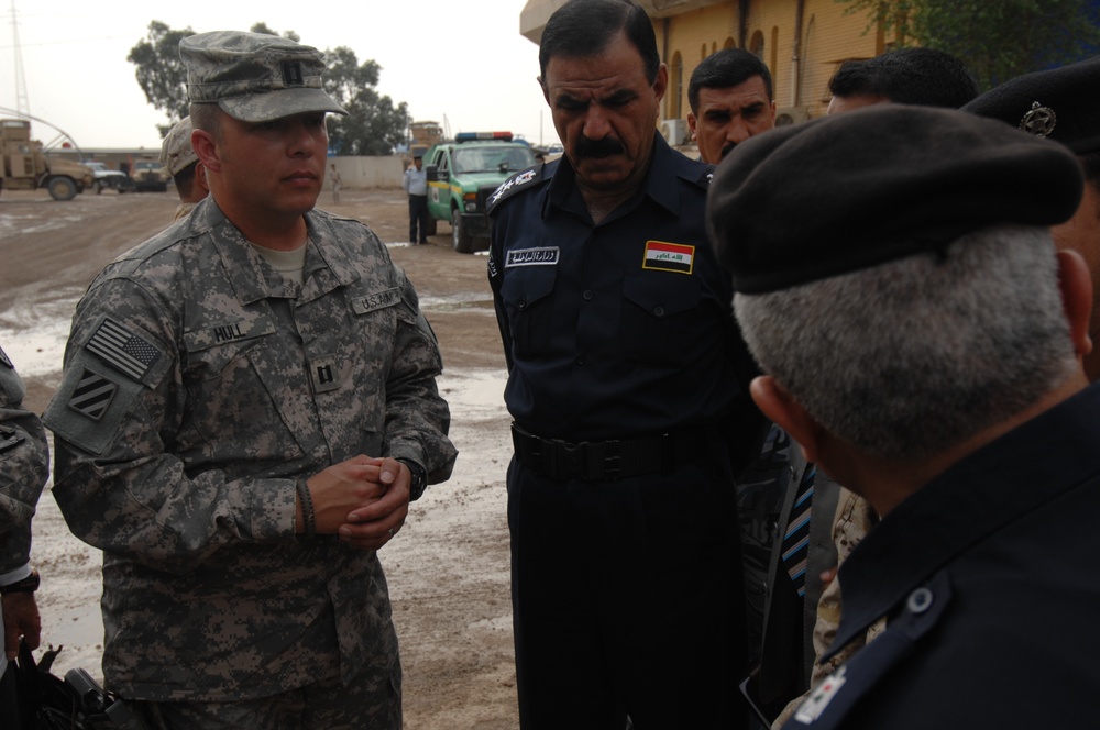 U.S. troops work with Iraqi police