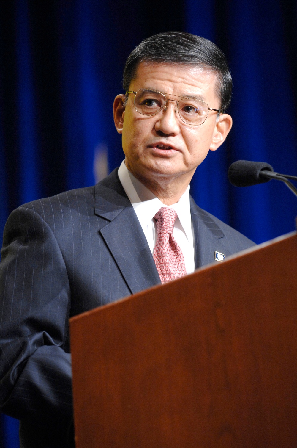 Shinseki Outlines Plan to End Veteran Homelessness