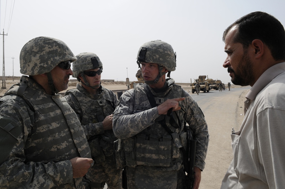 DVIDS - Images - U.S., Iraqi soldiers conduct patrol, gather ...