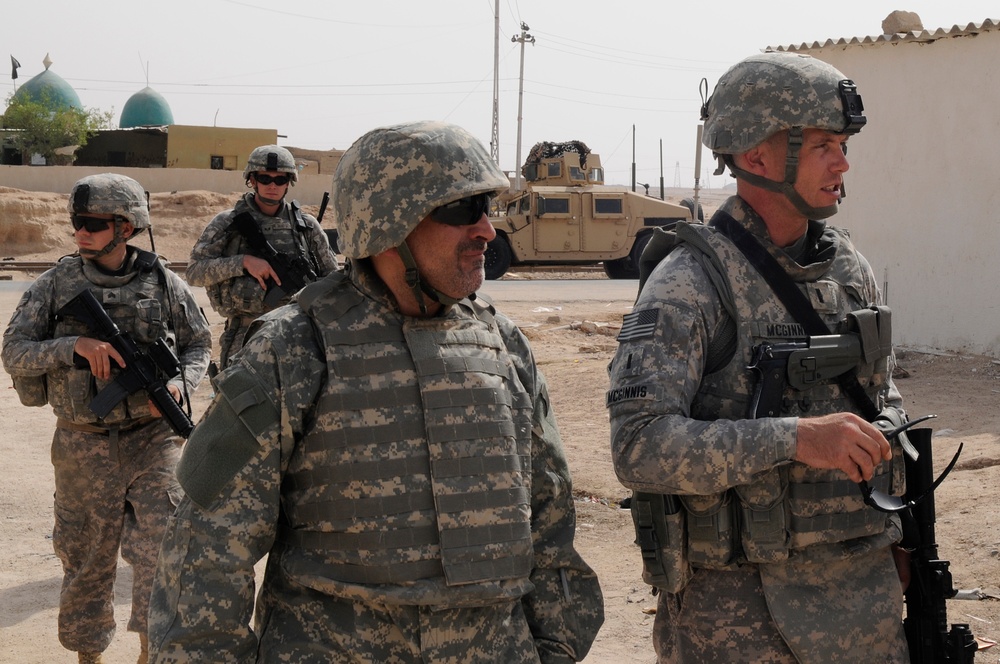 U.S., Iraqi soldiers conduct patrol, gather information from locals