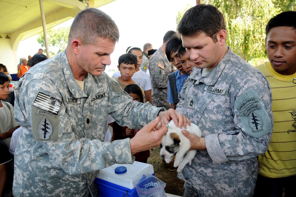Local Vet and Joint Special Operations Task Force Philippines Teach and Treat Animals at Veterinarian Civil Action Project