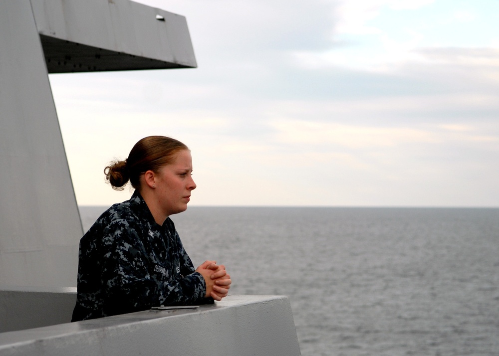 USS New York heads out for a commission