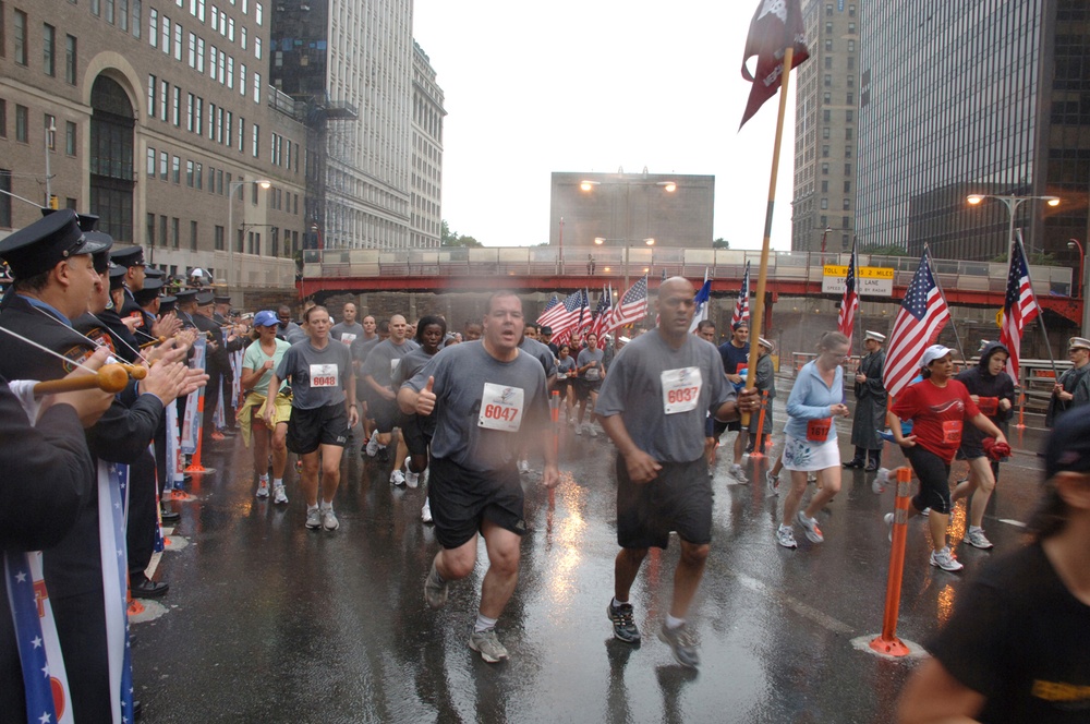 Soldiers participate in Tunnel to Towers Run