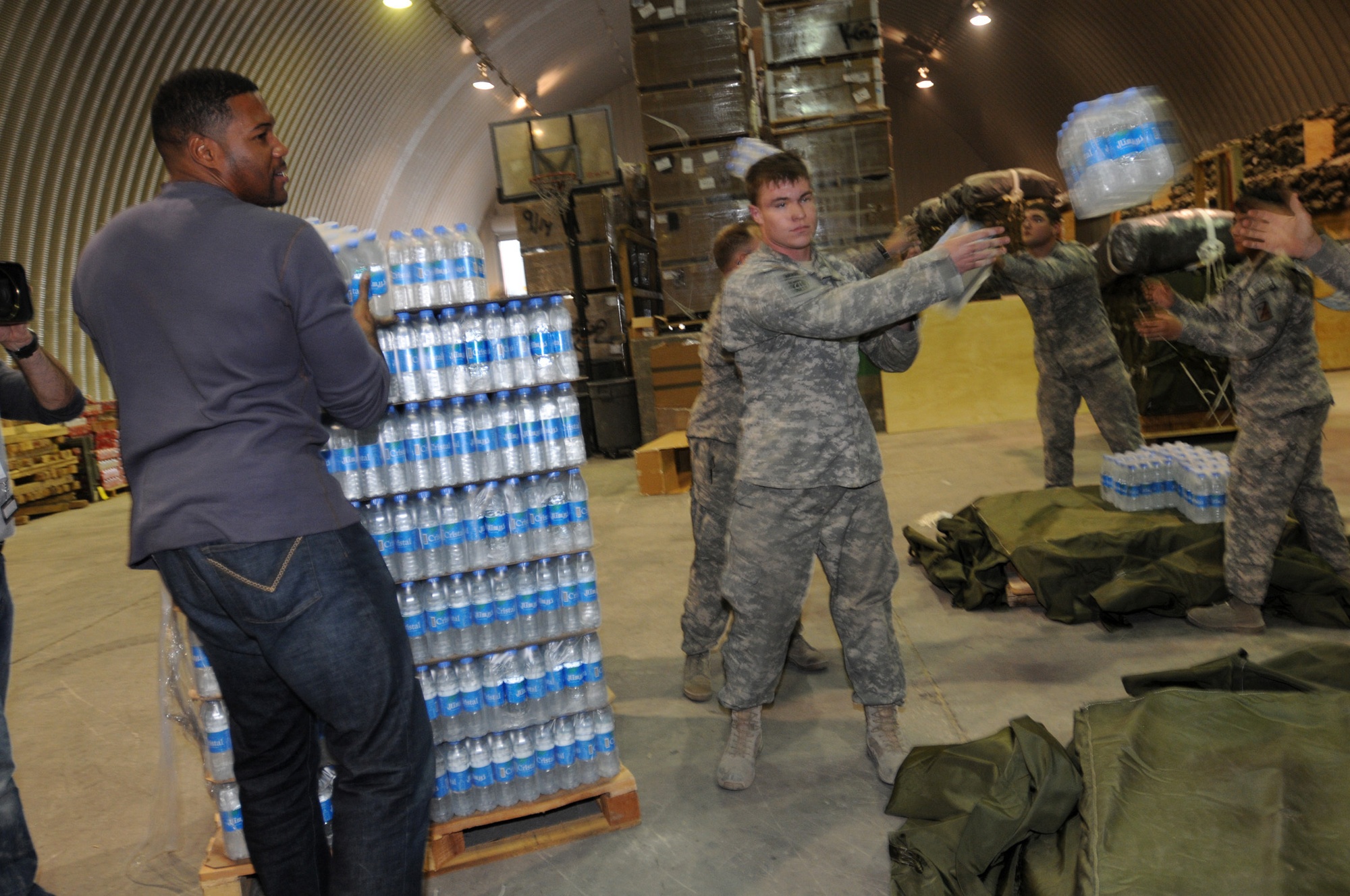 Photo essay: 'Fox NFL Sunday' team visits Bagram > Air Force > Article  Display