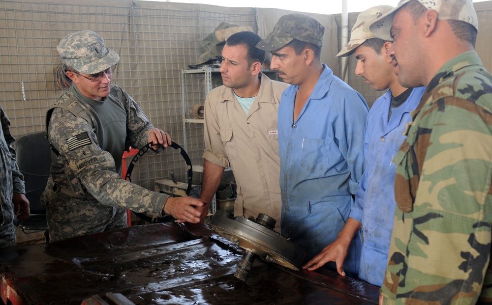Logistics, technical advisory team instructs Iraqi army soldiers