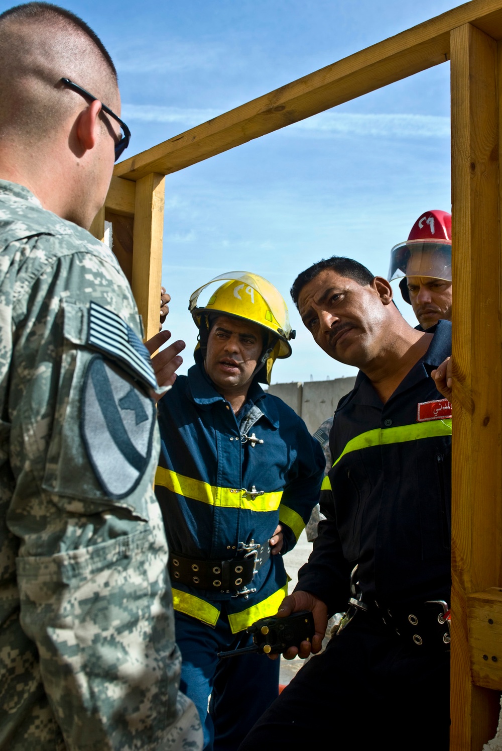 Soldiers pass on firefighting knowledge to Iraqis