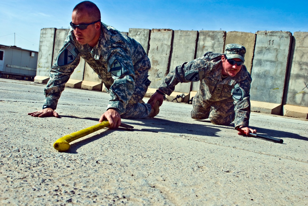 Soldiers pass on firefighting knowledge to Iraqis
