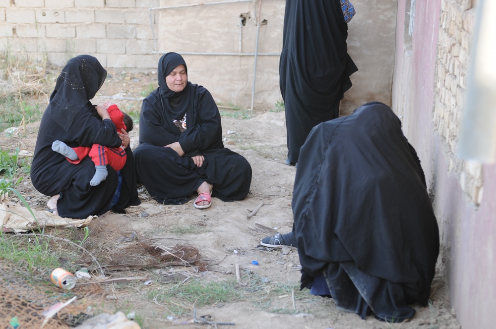 U.S., Iraqi troops deliver supplies to locals