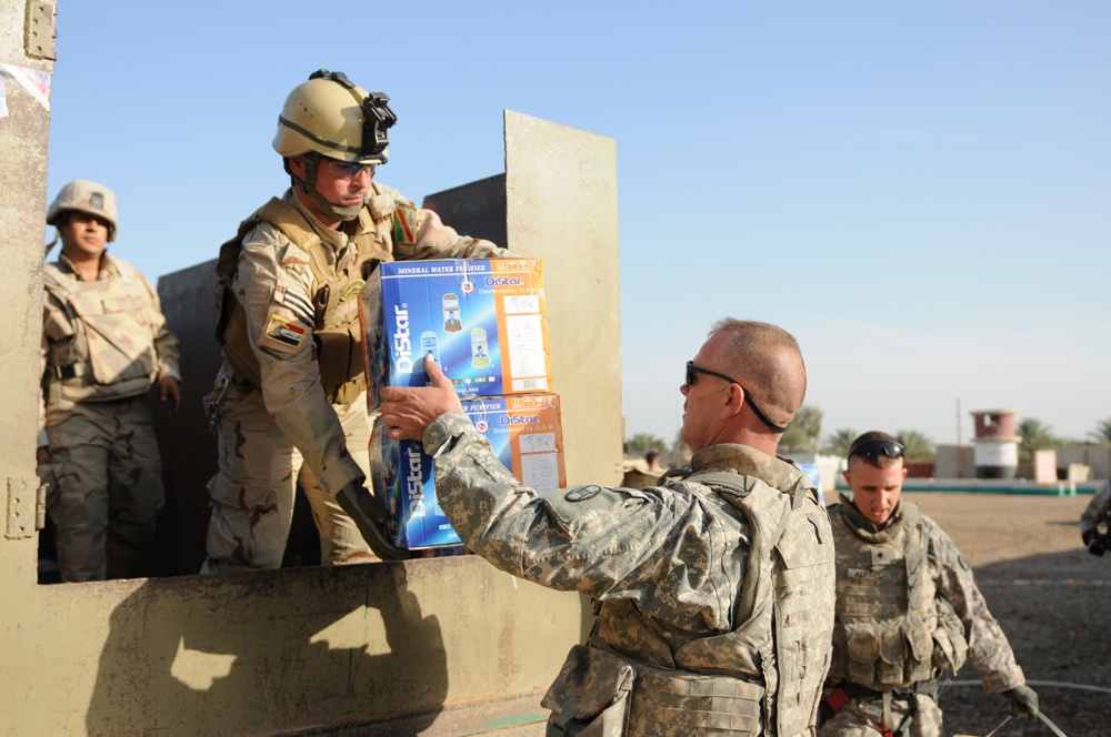 U.S., Iraqi troops deliver supplies to locals