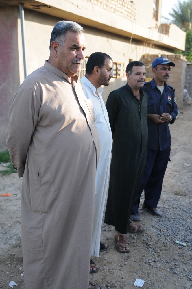 U.S., Iraqi troops deliver supplies to locals