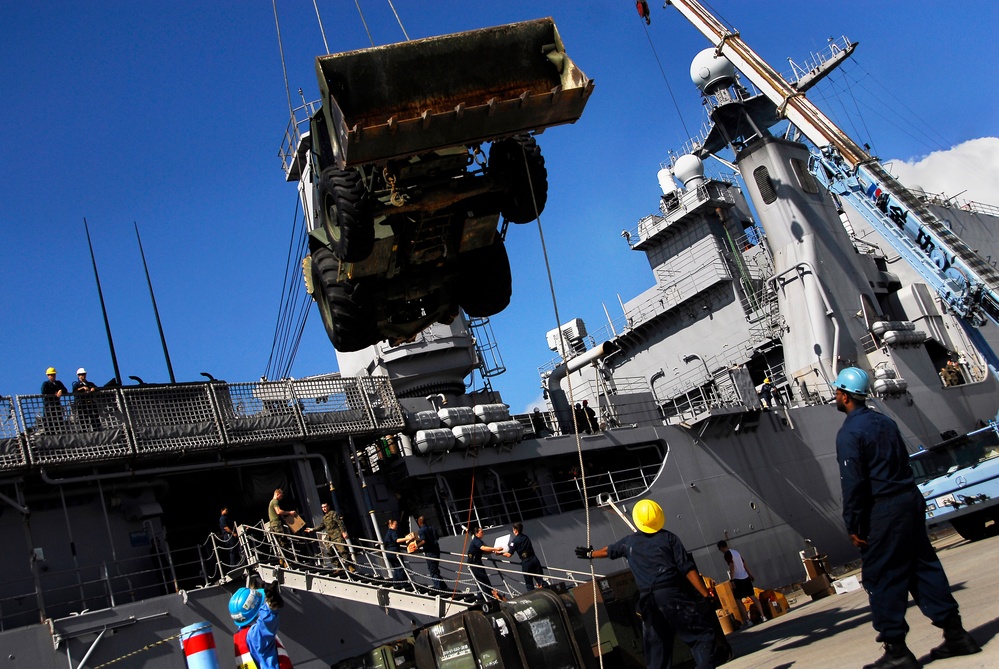 USS Harpers Ferry offloads Marines, takes on supplies