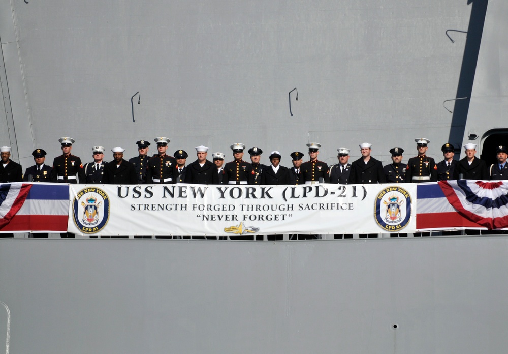 New York Mayor and Secretary of the Navy attend USS New York commissioning