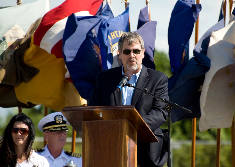 Capt. Richard Phillips, former captain of the container ship MV Maersk Alabama, delivers remarks and thanks members of the UDT-SEAL community for rescuing him from Somali pirates. Phillips spoke at the 2009 Veterans Day Ceremony and Muster XXIV at the Nat