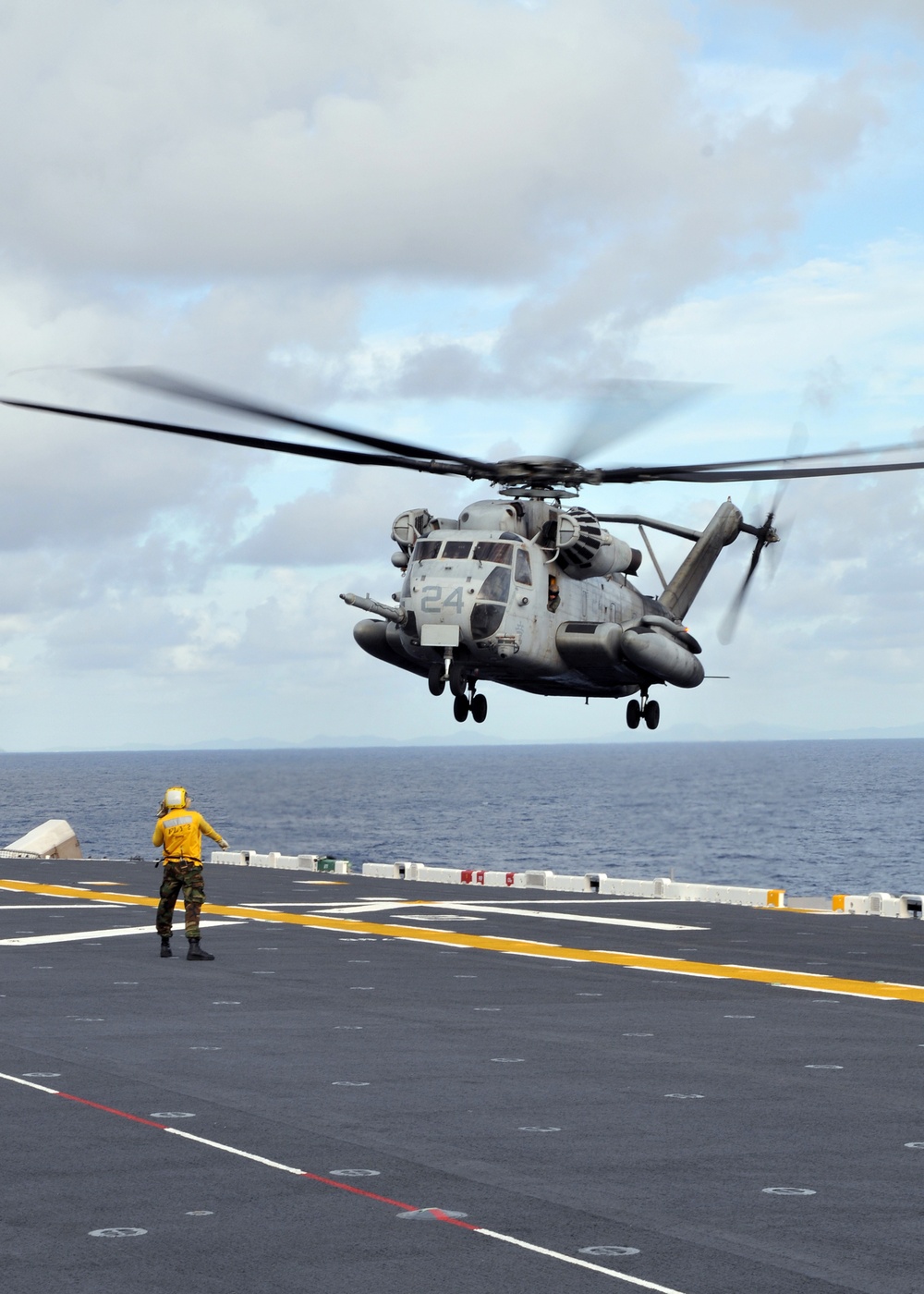 Helicopter lands on the USS Essex