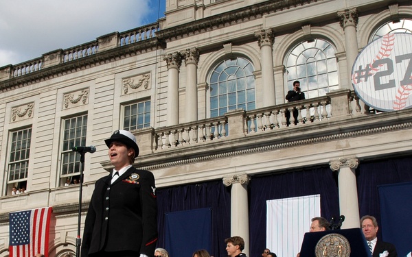 Navy musician sings national anthem