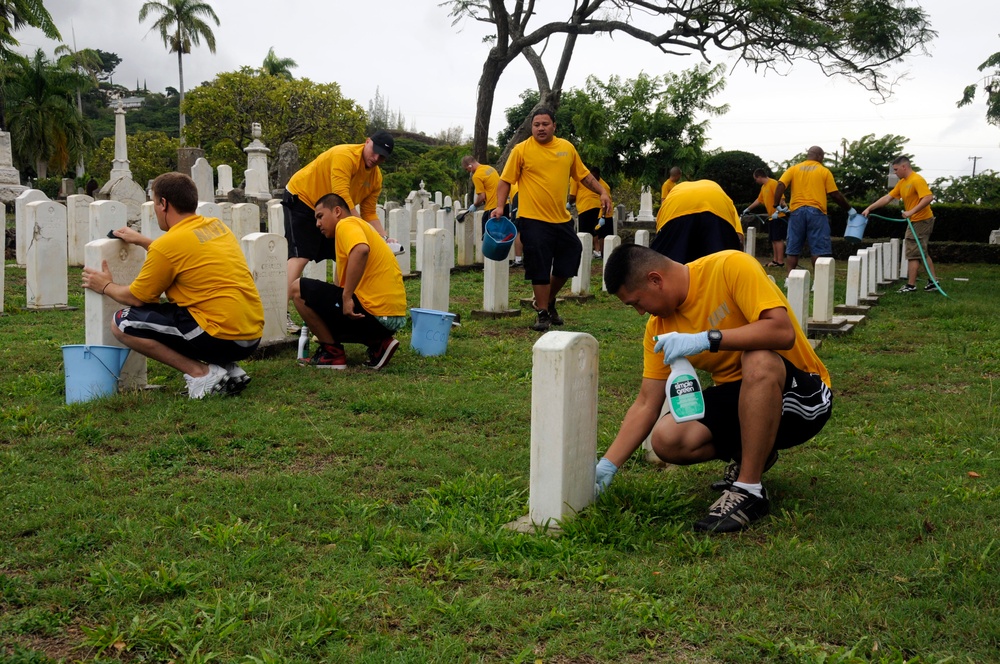 More than 40 Sailors assigned to the guided-missile destroyer USS Chafee and various commands clean the Navy Veterans Cemetery in Honolulu in preparation for Veterans Day, Nov. 11.