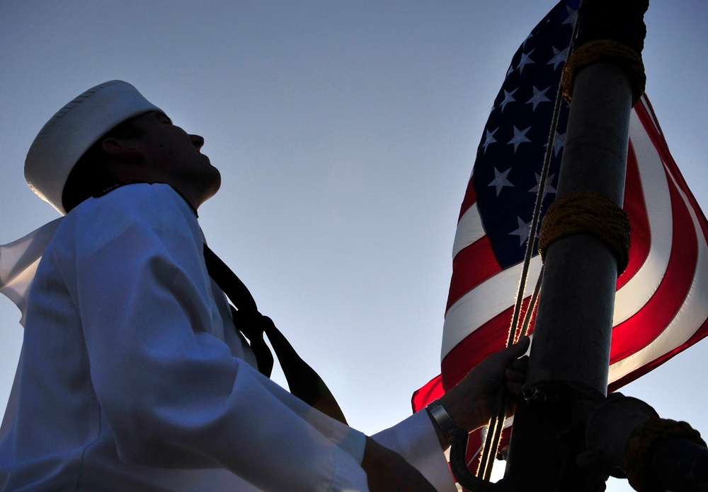 USS Harpers Ferry and 31st Marine Expeditionary Unit - Veterans Day