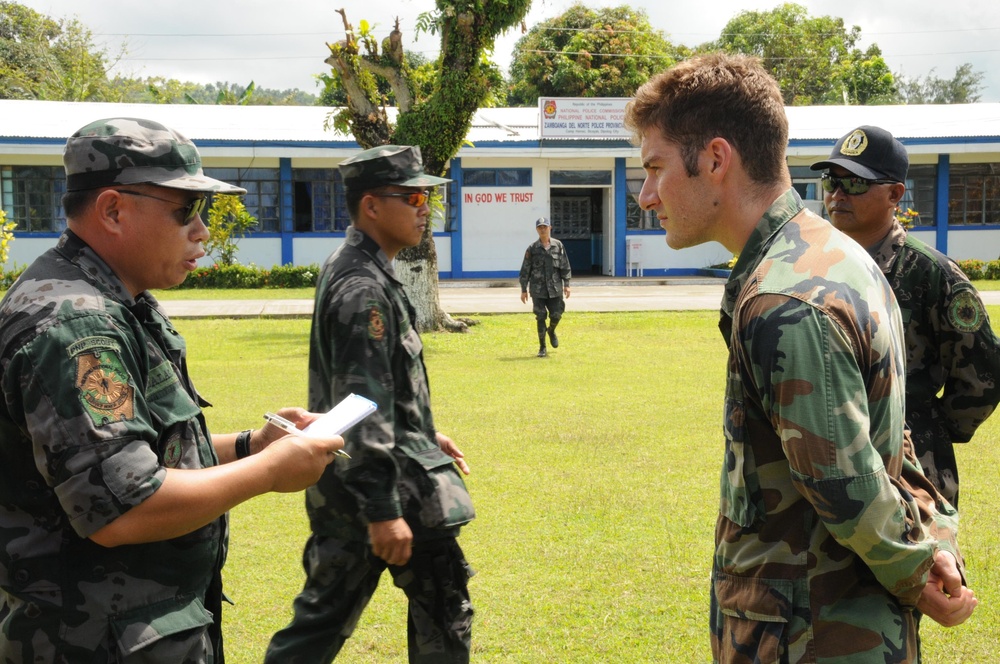 PNP and JSOTF-P Explosive Ordnance Disposal Teams Teach More Than 100 First Responders