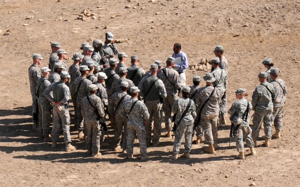 Soldiers visit historical ruins of Ur