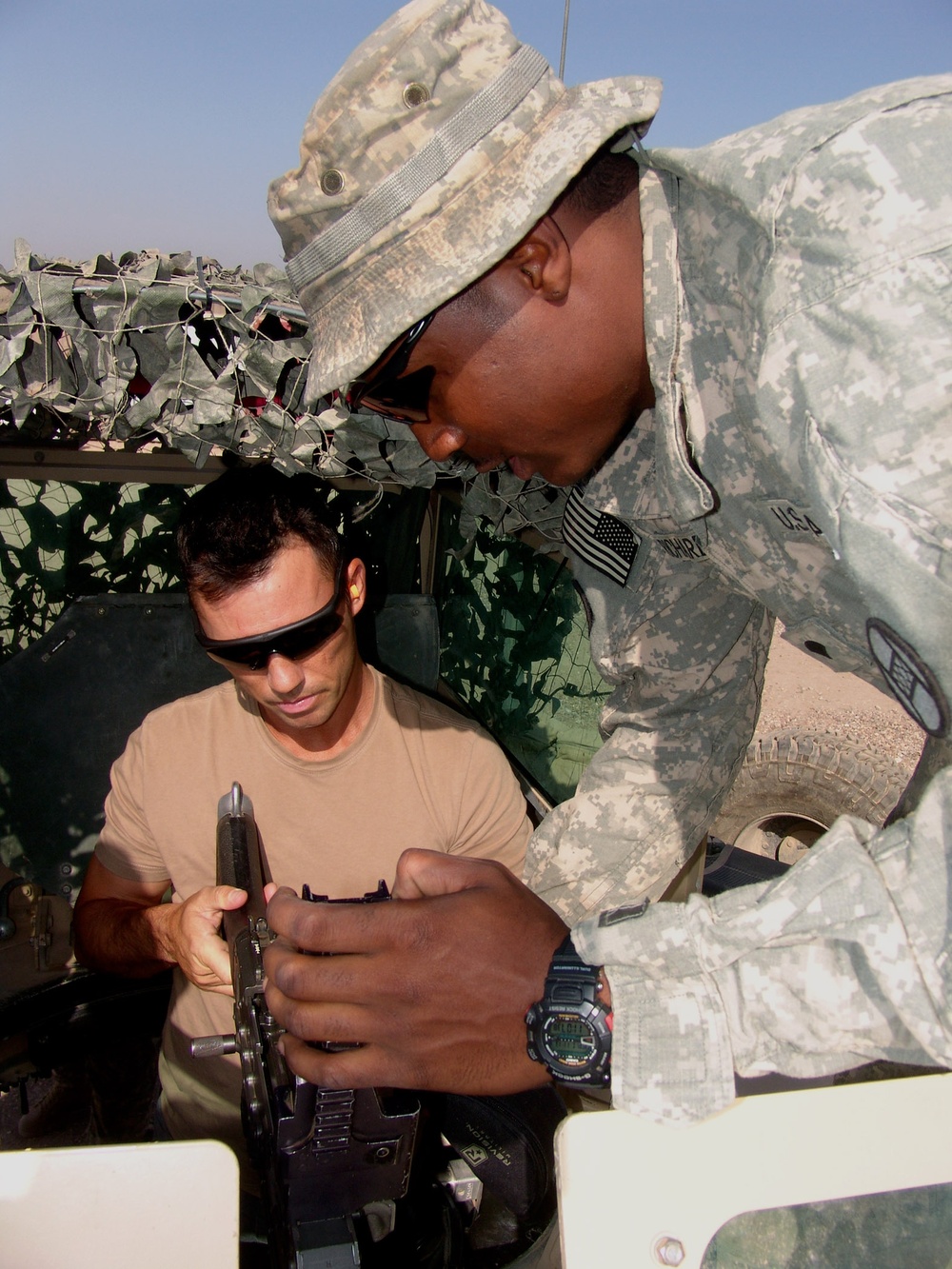 Burn Notice actors spend time with Soldiers