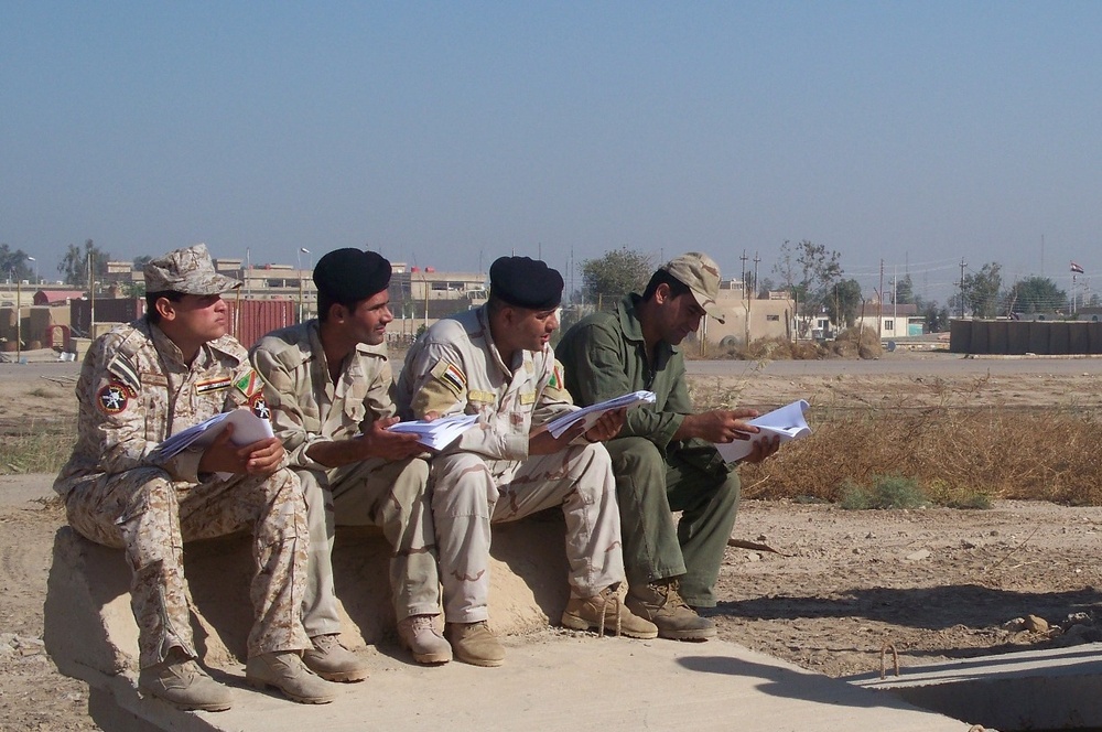 Iraqi Army Learn the Ropes on Crane Ops