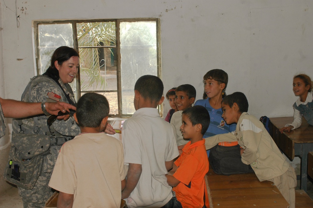 U.S. Soldiers visit Iraqi school
