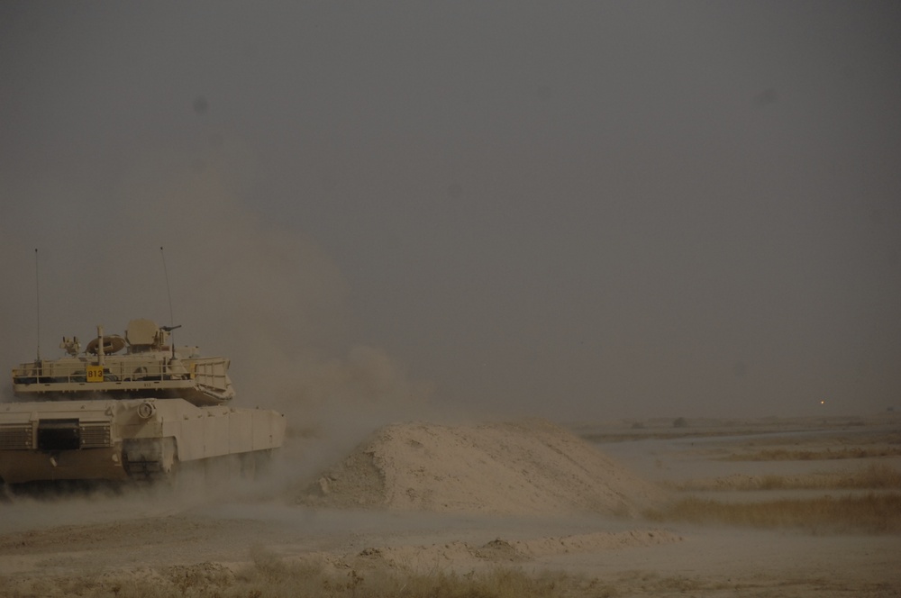 Iraqi tankers conduct live fire range