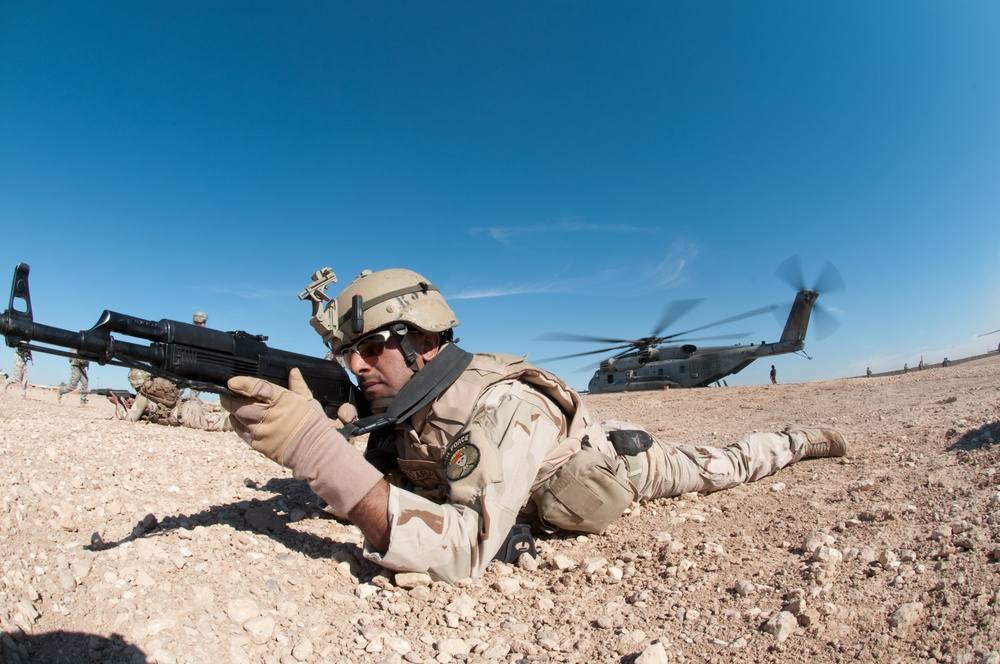 Iraqi Commandos, US Paratroopers Practice for Partnered Air-assault Operations