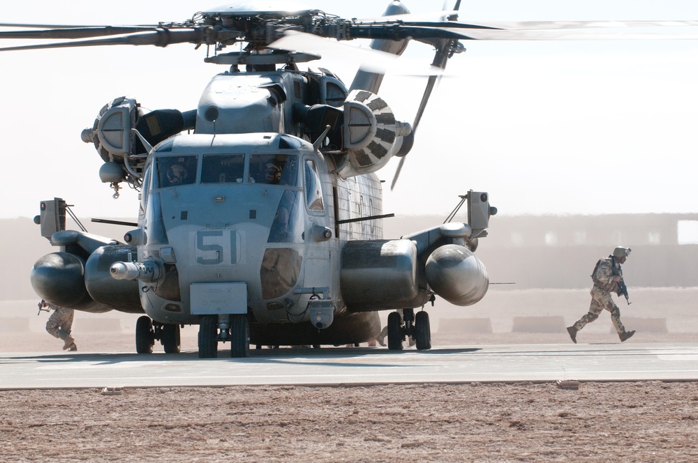 Iraqi Commandos, US Paratroopers Practice for Partnered Air-assault Operations