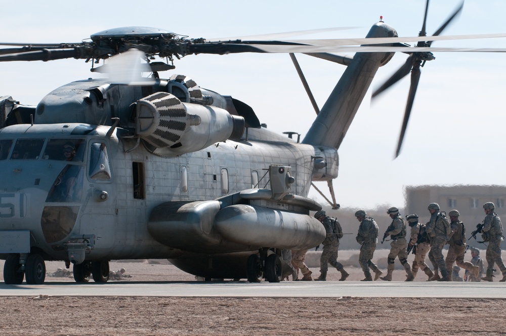 Iraqi Commandos, US Paratroopers Practice for Partnered Air-assault Operations