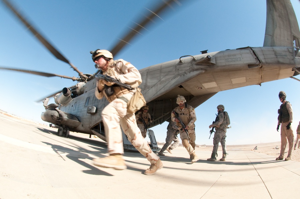 Iraqi Commandos, US Paratroopers Practice for Partnered Air-assault Operations