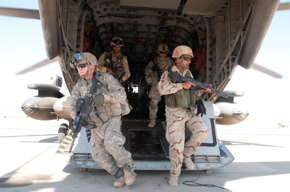 Iraqi Commandos, US Paratroopers Practice for Partnered Air-assault Operations