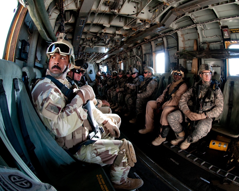 Iraqi Commandos, US Paratroopers Practice for Partnered Air-assault Operations