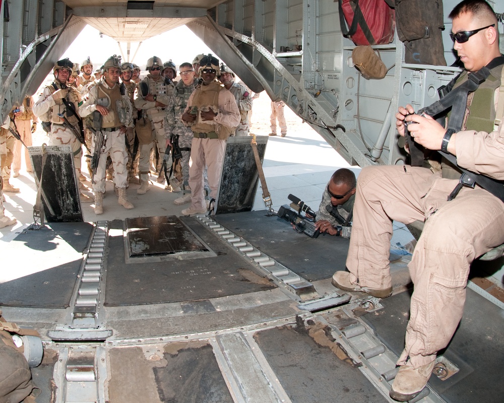 Iraqi Commandos, US Paratroopers Practice for Partnered Air-assault Operations