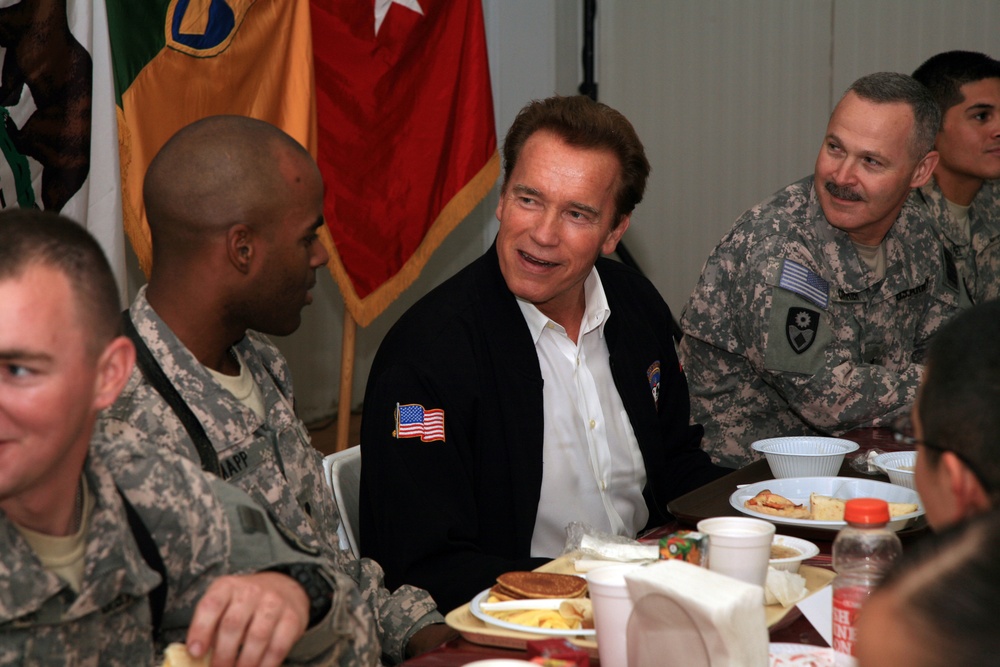 Governor Schwarzenegger has breakfast with California Soldiers in Iraq