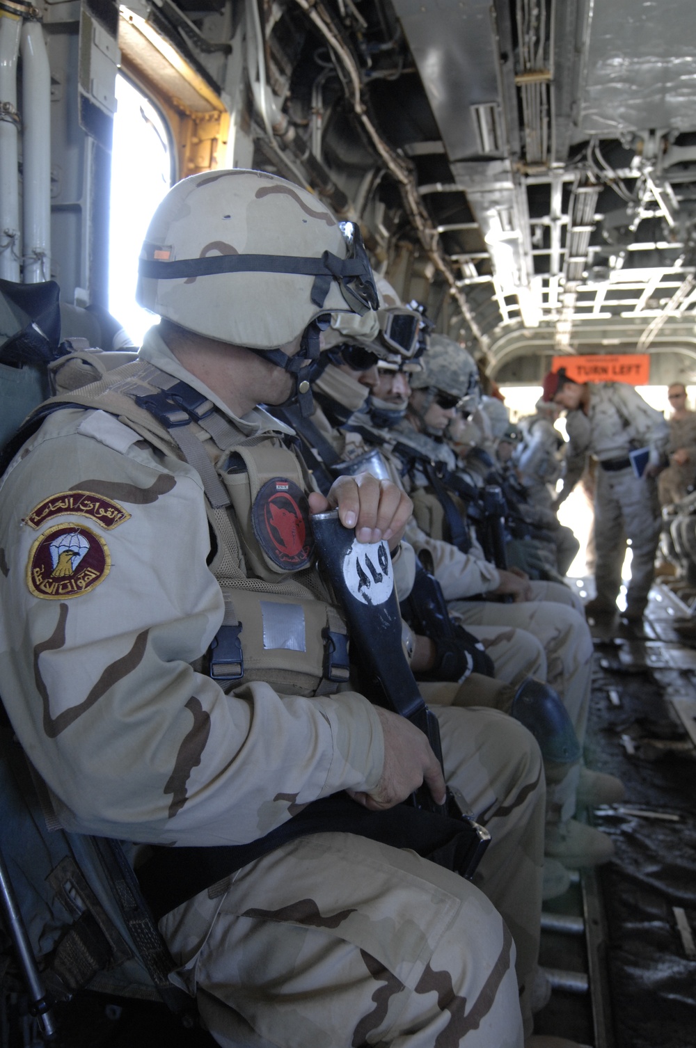 U.S., Iraqi troops train with Marine helicopters