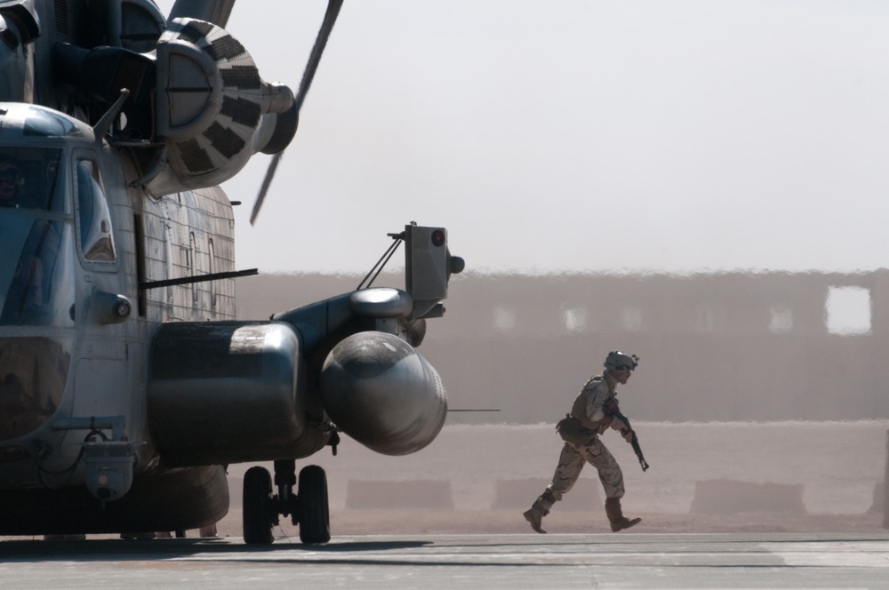 U.S. Paratroopers, Iraqi Commandos Rehearse Air Assault Ops