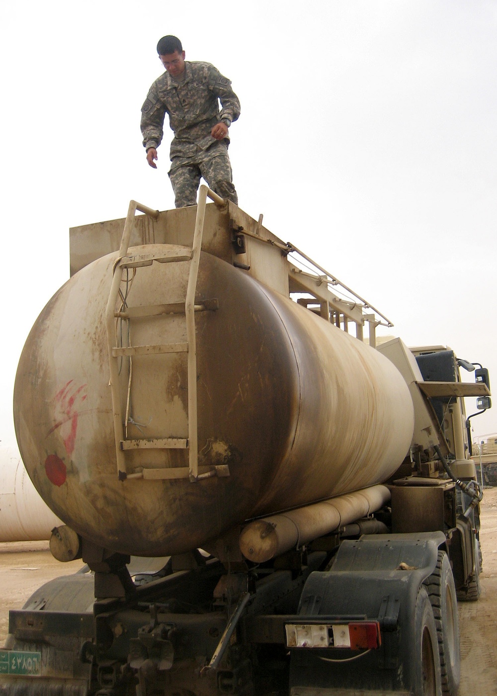 US Fuel Specialists Assist 7th Iraqi Army Improve Fuel Operations