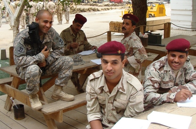 Iraqi army learn carpentry from engineer Soldiers