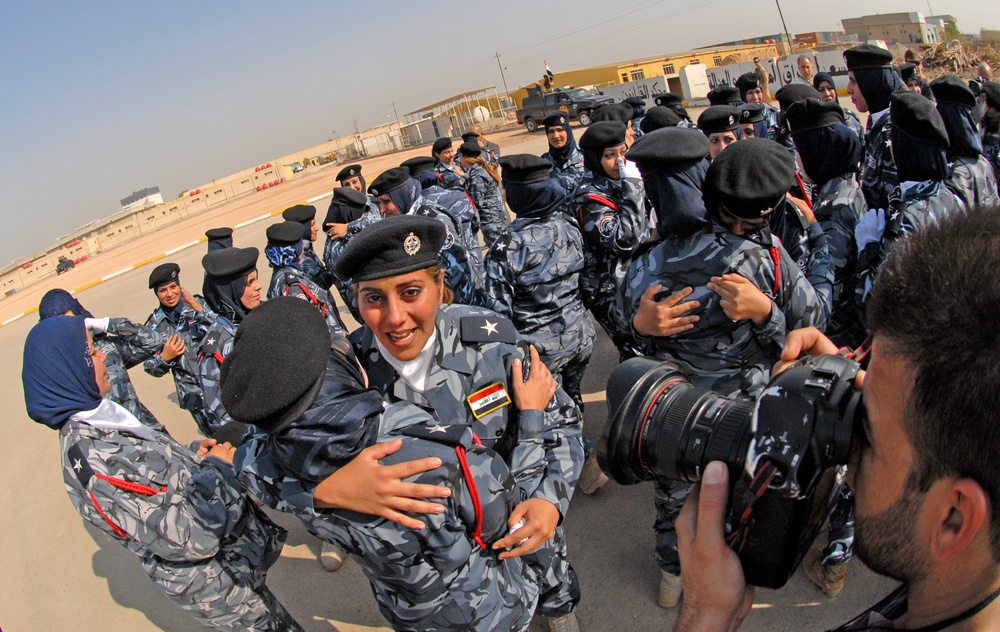 New Iraqi police officers graduate course