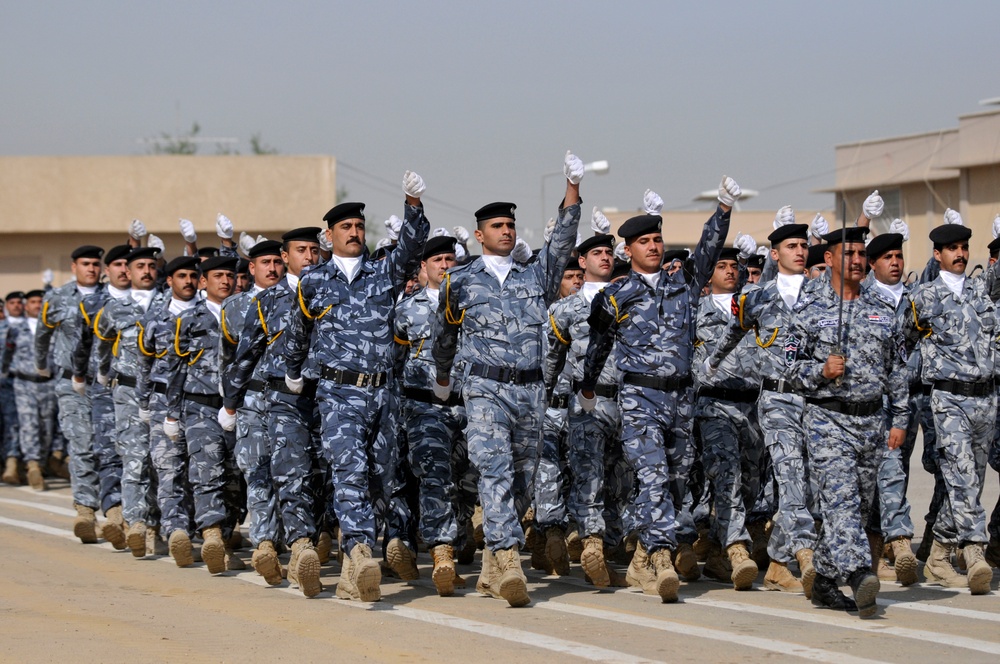 New Iraqi police officers graduate course