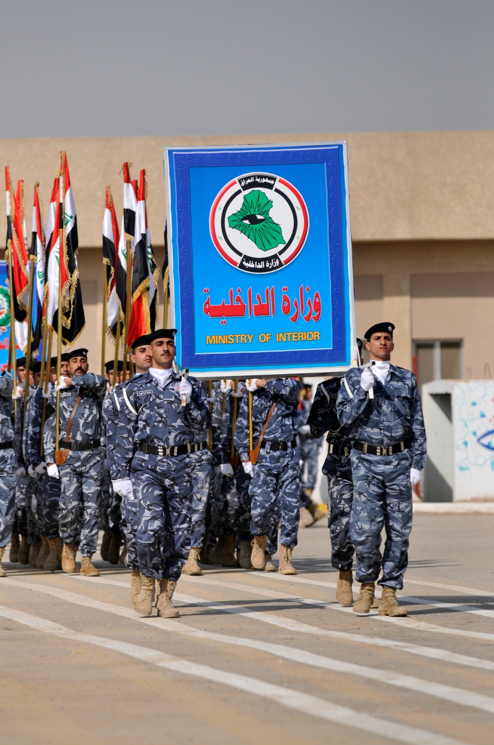 New Iraqi police officers graduate course