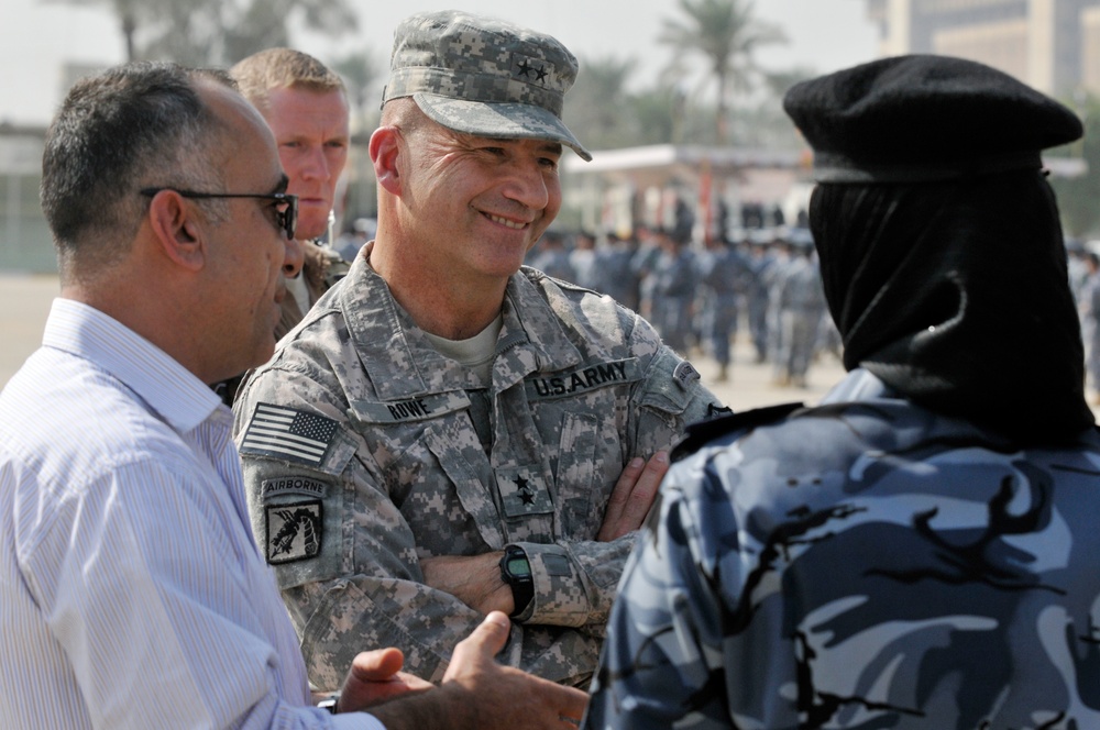 New Iraqi police officers graduate course