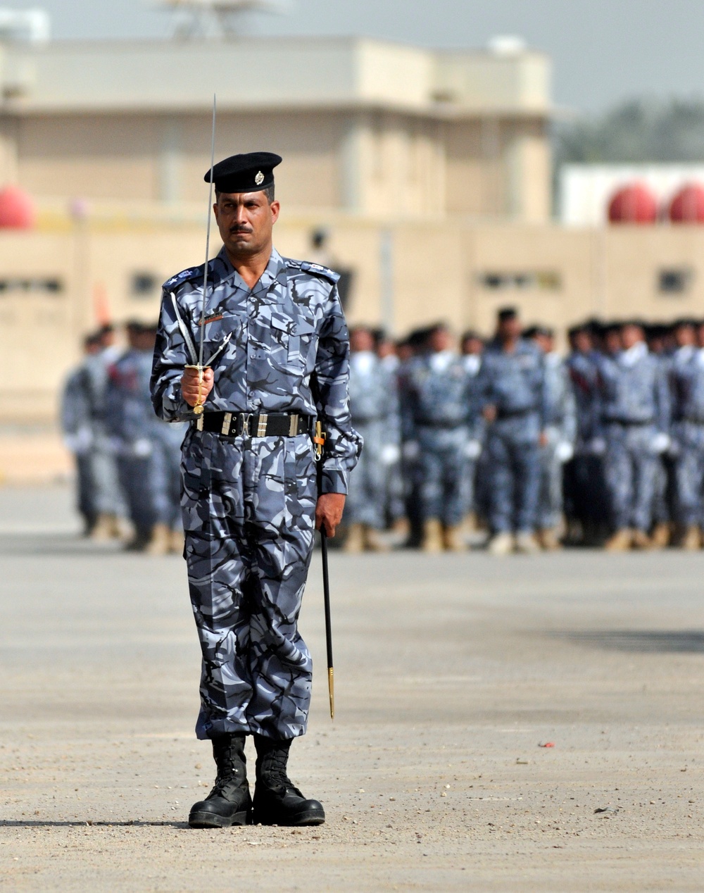 New Iraqi police officers graduate course