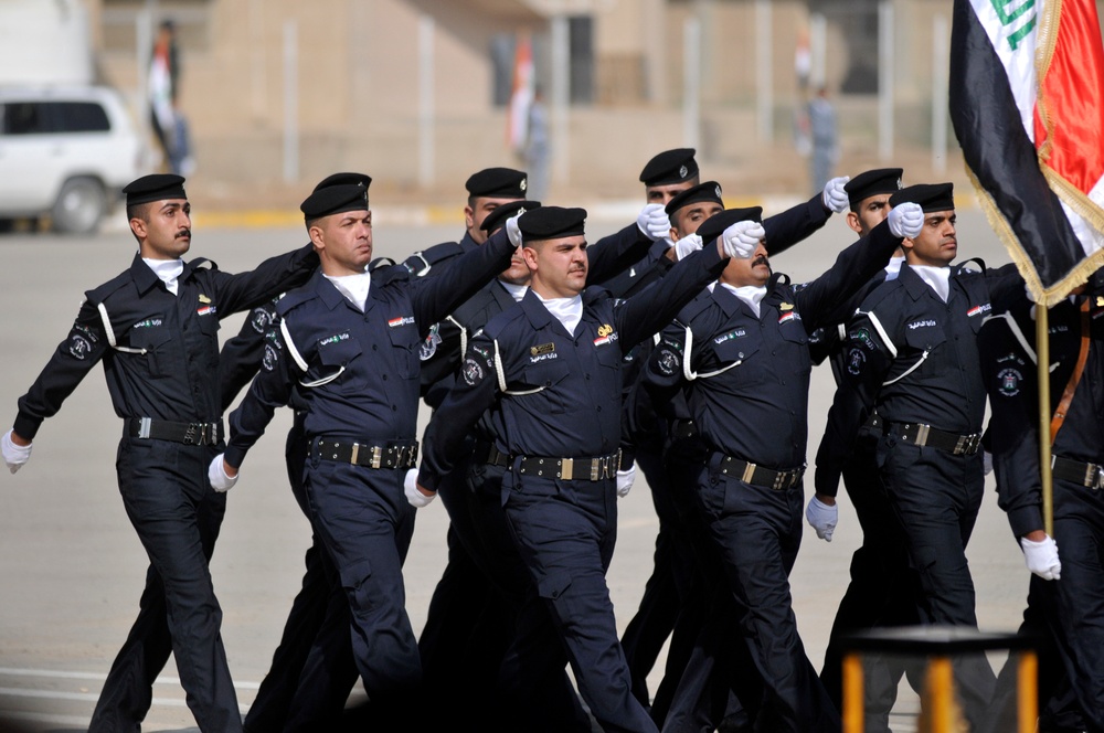 New Iraqi police officers graduate course