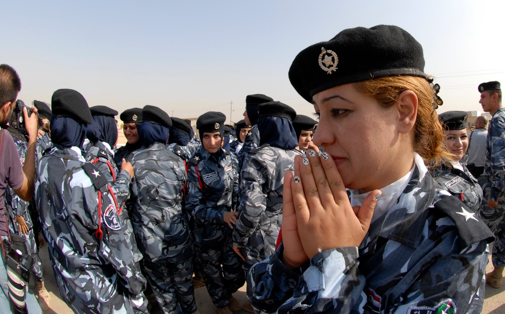 New Iraqi police officers graduate course