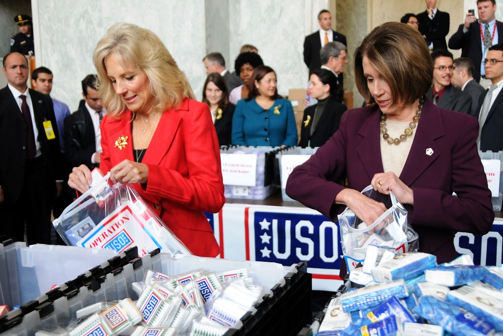 USO Targets Military Women With Care Packages